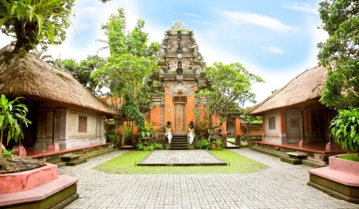 inside-ubud-palace-bali-24359201